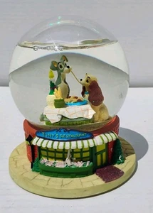 Disneys Lady and the Tramp Schneekugel Tony's Restaurant spielt "Bella Note" - Bild 1 von 8
