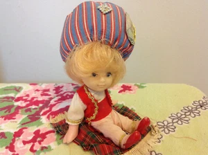 Vintage 1977 Genie magic carpet pin cushion plastic 5" doll JSNY Hong Kong - Picture 1 of 4