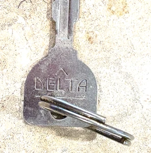 Delta key Vtg - Picture 1 of 2