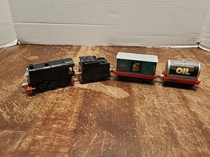 Thomas & Friends Take Along Thomas Neville con tender, box auto, petroliera - Foto 1 di 17