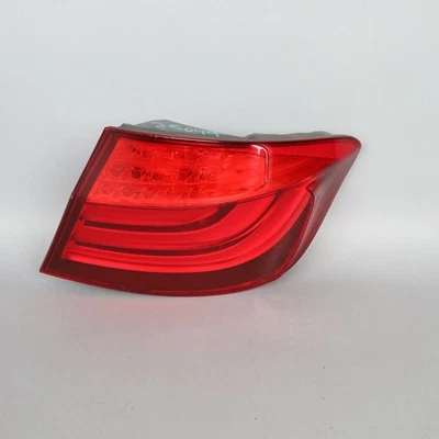 Luz trasera derecha BMW 528i 535i 550i M5 F10 2011-2013 63217203232 OEM usada Foto 1 de 4