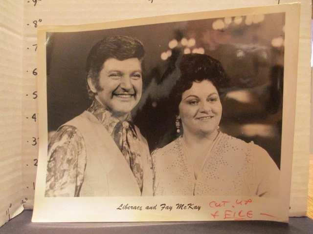 Foto promocional del programa de televisión 1971 LIBERACE Fay McKay piano gay artista músico Foto 1 de 1