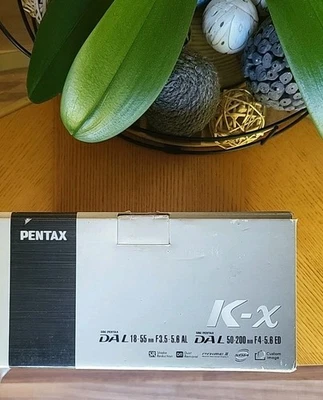 Cámara digital Pentax K-X 12,4 MP SLR con lente de 18-55 mm y lentes de 50-200 mm - Imagen 1 de 4