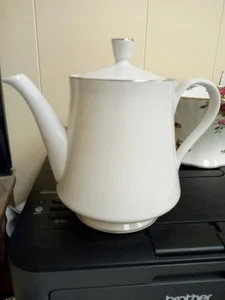 Crown Victoria Lovelace Teekanne Tea Pot - Bild 1 von 3