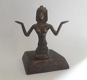 VINTAGE METAL EGYPTIAN WOMAN FIGURINE Pharoah ANTIQUE METALWARE ART Small  - Picture 1 of 12