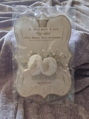 DEMDACO Peine Accesorio para Cabello de Novia Pequeño Inspirado de Colección con Perlas, Estrás Foto 1 de 4