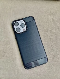 16,00 $ NEU - 2 iPhone 15 Pro Max Hüllen plus 5 Displayschutzfolien - Bild 1 von 3