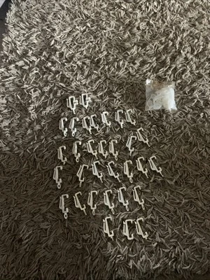 Curtain track hooks white used 30 Good Condition Unknown Brand 2 Ends Pack Hooks - Image 1 of 4
