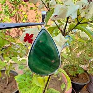 Colgante grande de jade verde certificado 95 quilates | Gema natural en forma de cúpula en plata 925 - Imagen 1 de 5