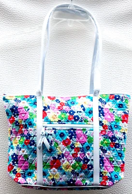 Bolso de Hombro Vera Bradley Pequeño Recortado Vera / Bolso de Mano en Floral Lejano.  Nuevo con etiquetas Foto 1 de 2