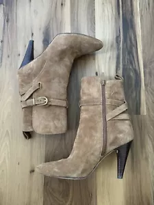 Veronica Beard Booties Tan Sz 9 Boots Gold Hardware - Picture 1 of 10