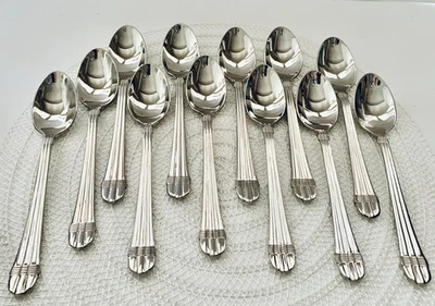 12 cucharas soperas de acero inoxidable 18/10 Hampton Silversmiths ODYSSEY. Se vende por separado. Foto 1 de 4