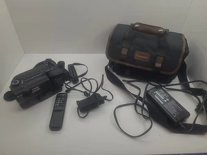 Canon ES900 20x Optical Zoom Hi-Fi Stereo 8mm Video8 Handheld Camcorder - Picture 1 of 8