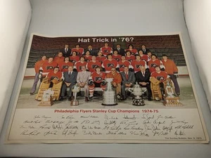 Foto del equipo Philadelphia Flyers 1975 con Copa Stanley vintage - Imagen 1 de 7