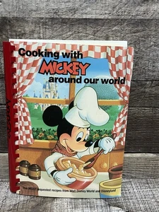 Cooking with Mickey Around Our World Cookbook Disney World Disneyland 1987 vtg - Imagen 1 de 16