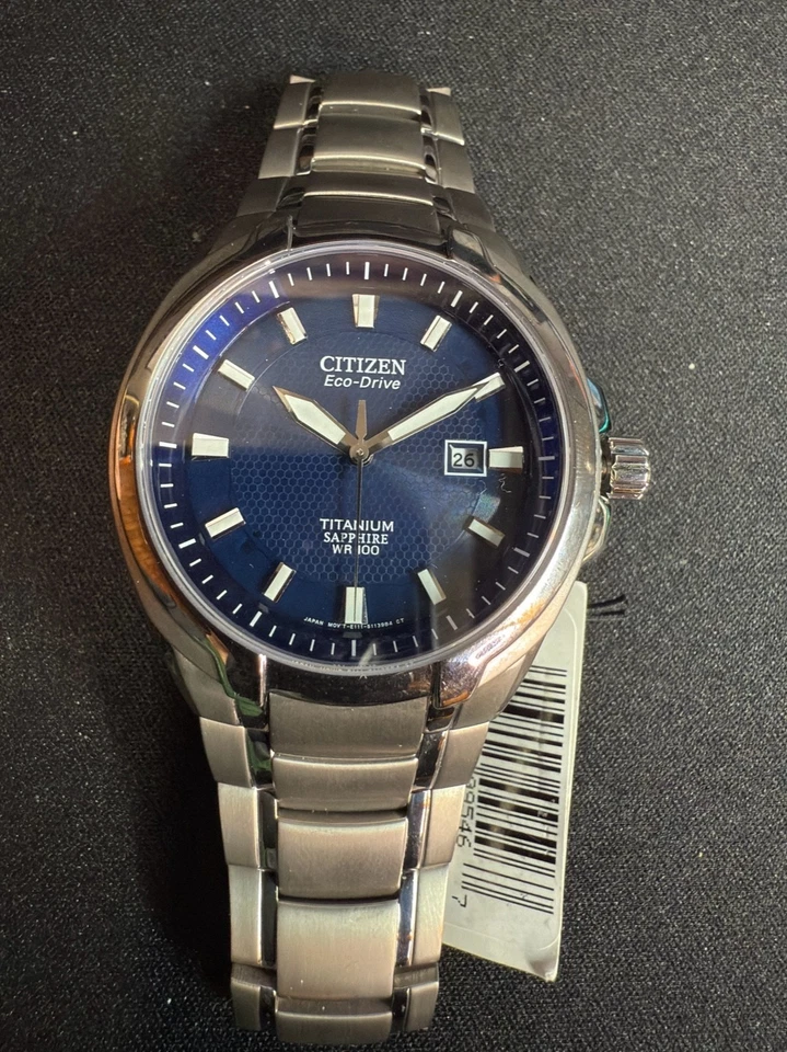 Reloj para hombre Citizen Eco-Drive titanio zafiro esfera azul E111-8078369 WR100 Foto 1 de 4