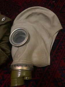 Real soviet Russian military cold war era ShM-41m gas mask with bag Size 1 - Picture 1 of 5