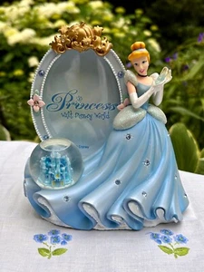 Disney Princess Cinderella & Castle globe Picture Frame (2 Fingers Broken) - Picture 1 of 6