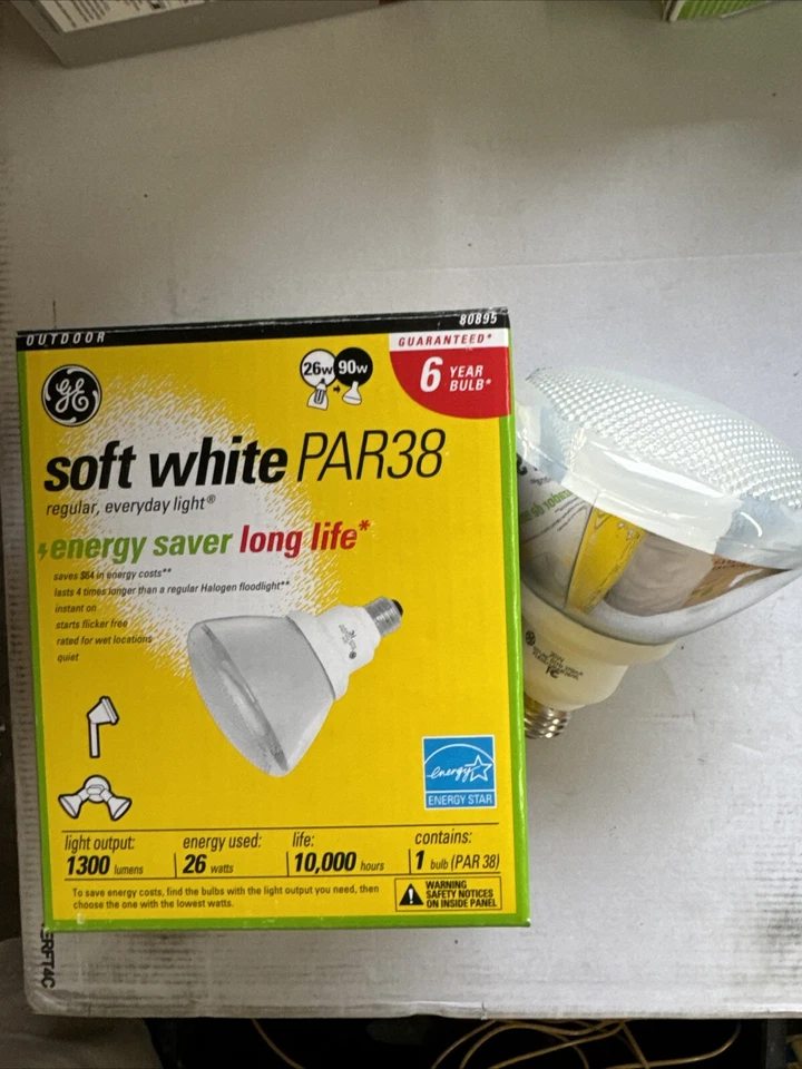 GE FLE26/2/PAR38XL 26W Indoor Floodlight R38  E3557 year Bulb - NEW - Image 1 of 1