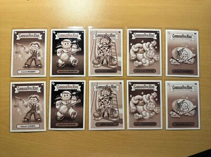 Juego de 10 cartas SEPIA 2023 Topps Garbage Pail Kids GPK We Hate The 70's Week Wave 2 - Imagen 1 de 5