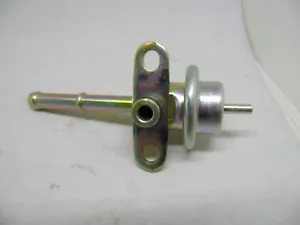 Fuel Injection Pressure Regulator Standard PR30 fits 86-87 Mazda ORIGINAL DENSO - Picture 1 of 5