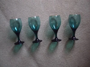 4er Set Libbey Teardrop Wacholder Grün Wein/Wasser Teegläser Vintage 80er Jahre - Bild 1 von 7