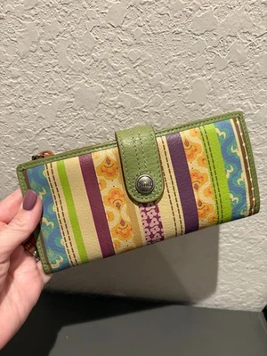 Cartera Continental Usada Fossil Colorida Rayas y Estampado Borde Verde Foto 1 de 4