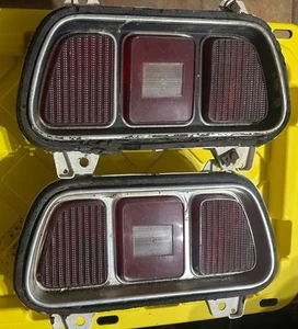 1971 1972 Ford Mustang Original Tail Lights Pair OEM - Foto 1 di 2