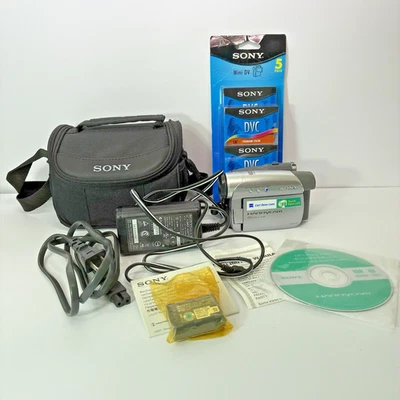 Sony Handycam DCR-HC28 Carl Zeiss Mini Camcorder w/Case - Excellent Condition - Image 1 of 4