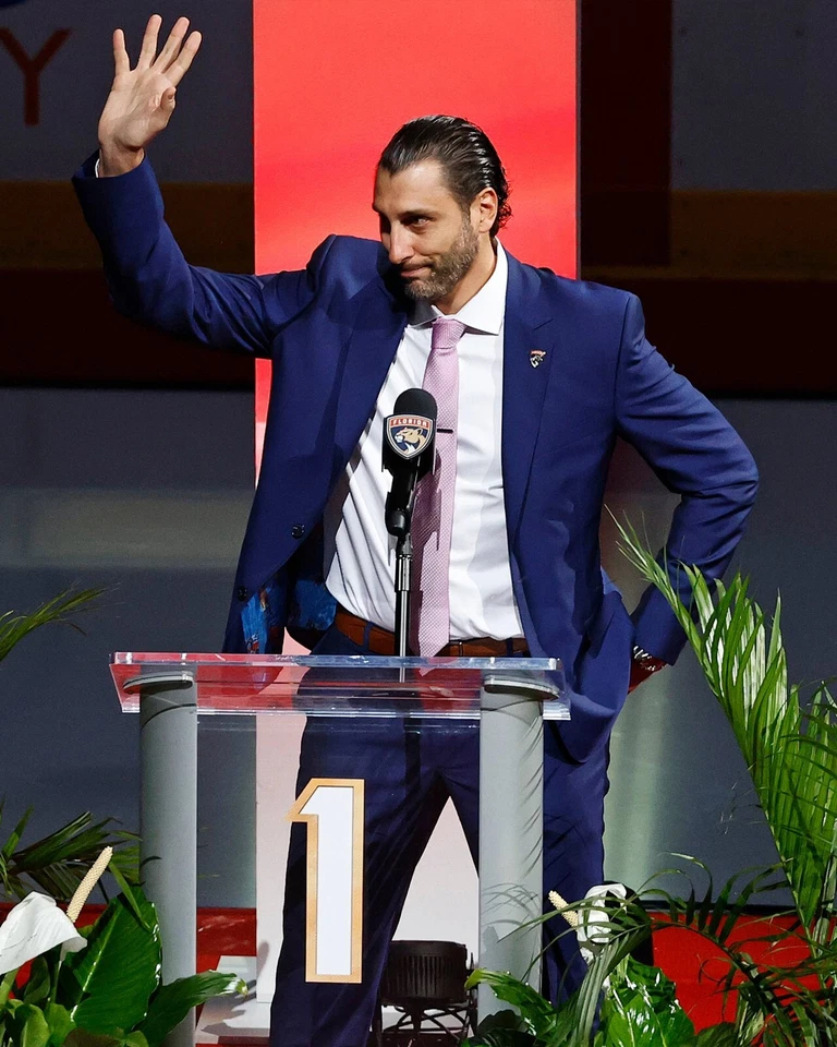 Roberto Luongo Jersey Retirement Night Florida Panthers 8x10 NHL Hockey Photo - Image 1 of 1