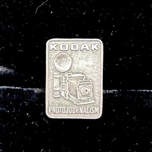 Prendedor de solapa de fotoperiodismo KODAK vintage como nuevo - Imagen 1 de 3