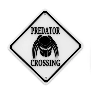 Letrero | Predator Crossing - Imagen 1 de 4