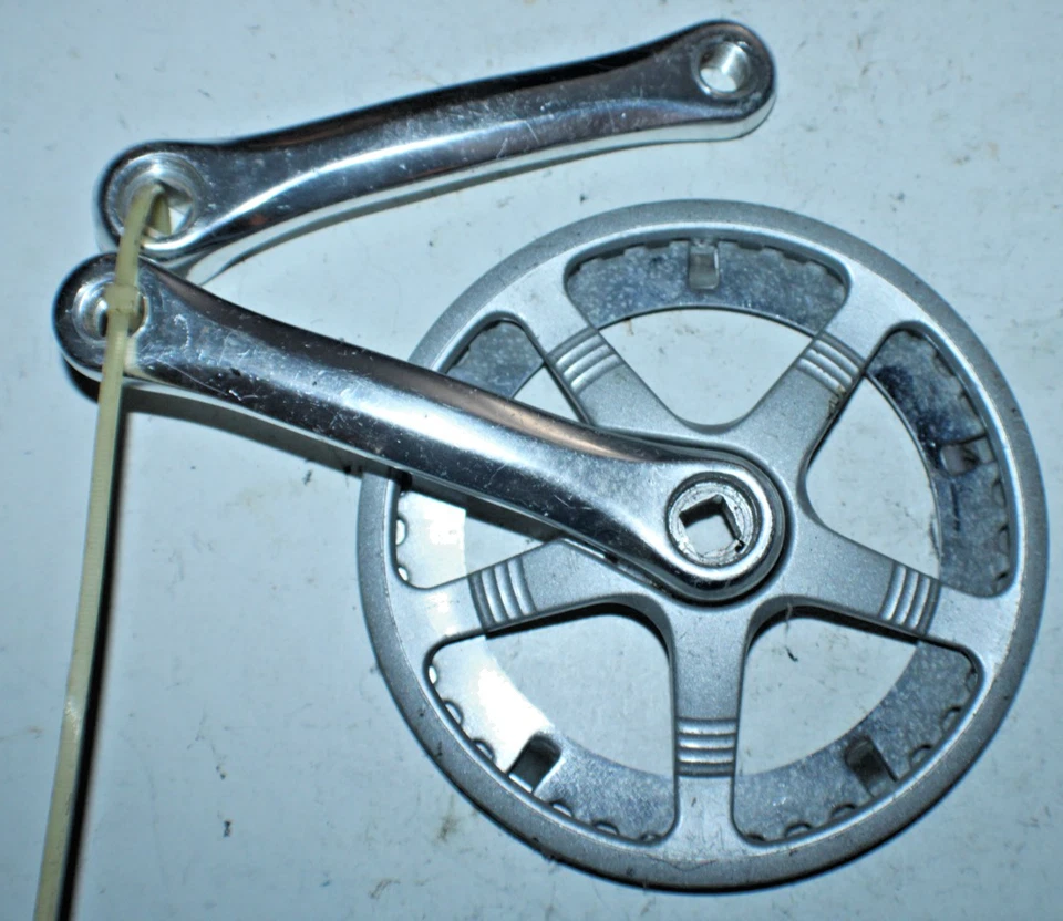 Juego de bielas de bicicleta de carretera individual Sugino plateadas 152 mm 40t JIS Fixie ¡Envío a EE. UU.! Foto 1 de 4