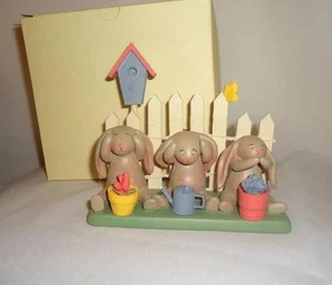 Estatuilla de Bonnie Lynn Springhaven Lake See No Evil Bunny 3 Bunnies sin usar en caja Conejo - Imagen 1 de 5