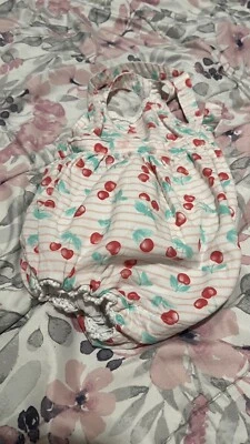 Vestido Para Bebé Color Rosa Cerezas Para 3 Monty De Segunda Mano Foto 1 de 4