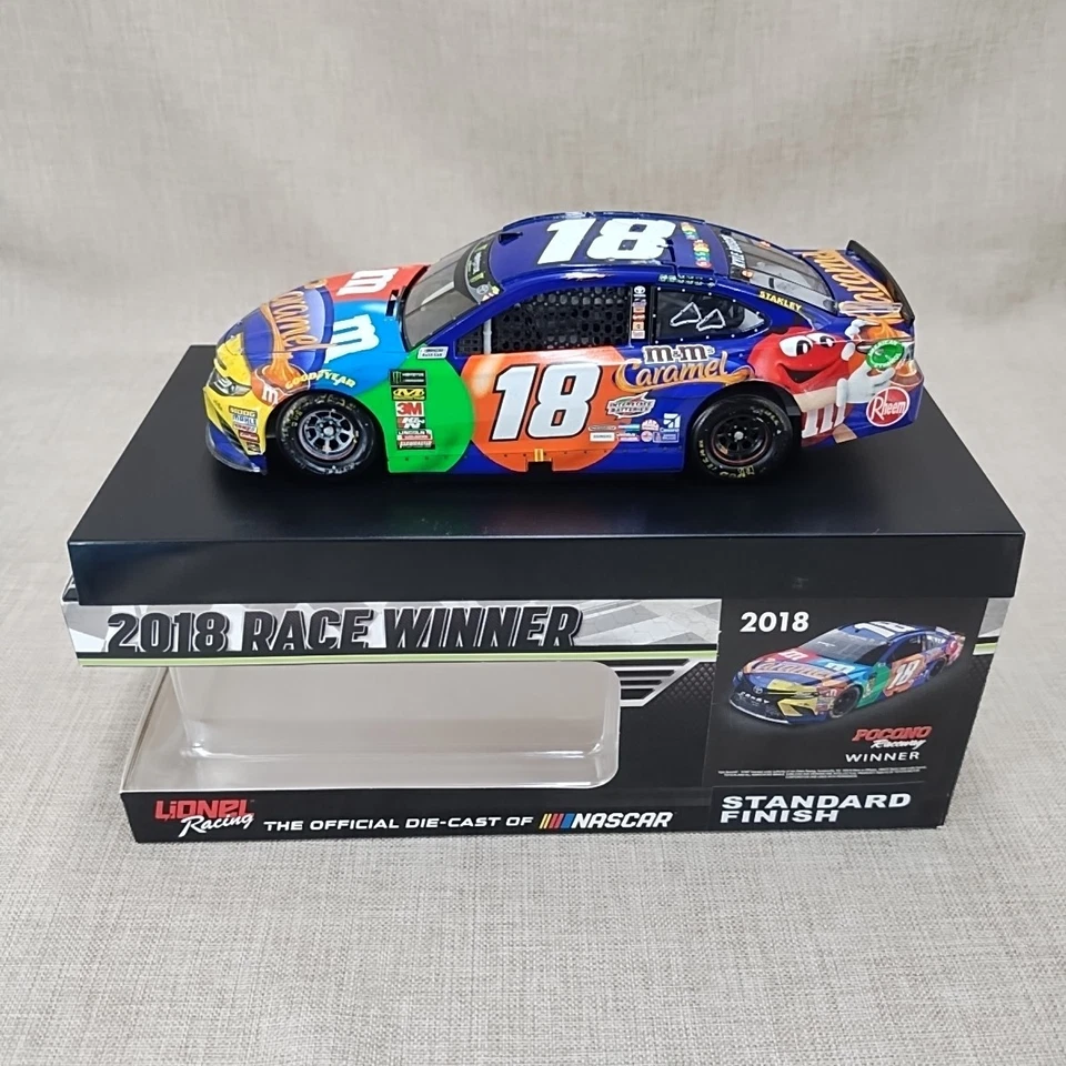 1:24 Lionel Action Diecast Kyle Busch #18 M&M's Caramel 2018 Pocono Win Camry LE Foto 1 de 4