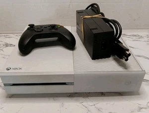 Microsoft Xbox One 2015 Console Bianca 500 GB, Controller, Cavo Alimentazione Testato Funzionante - Foto 1 di 14