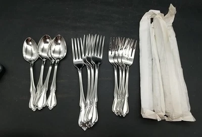 Oneida Deluxe Acero Inoxidable Chateau Juego de 4 piezas Tenedor Cuchillo Cuchara Juego Nuevo de Lote Antiguo Foto 1 de 4