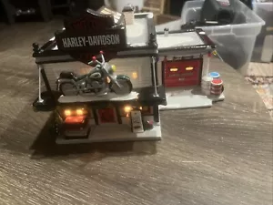 Department 56 Snow Village #54948 "Harley-Davidson Manufacturing" Dept 56 - Bild 1 von 6