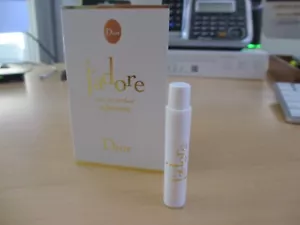 trial SAMPLE jadore as is, cannot see the amount inside AS IS infissime gold - Picture 1 of 7