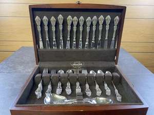 Oneida Michelangelo Erbstück Floral 69-teiliges Besteckset mit Holztruhe - Bild 1 von 8