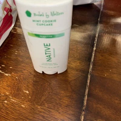 Desodorante Native Baked by Melissa Mint Cookie Cupcake 2,65 oz Foto 1 de 4