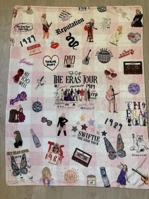 Manta rosa suave con temática musical Eras gira inspirada en Taylor sin marca en muy buen estado Foto 1 de 4