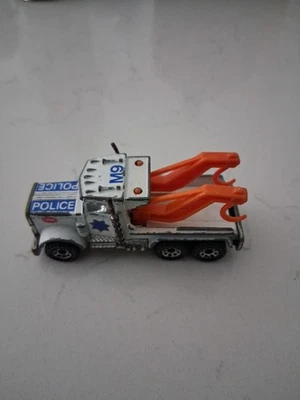 Vintage 1981 Matchbox Peterbuilt M9 Police Wrecker Tow Truck Semi 1:64 Scale - Image 1 of 4