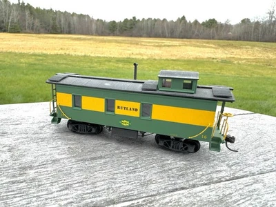 Rutland Railroad Caboose with Brake Man Figure HO Scale - Image 1 of 4