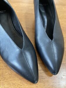 Vagabond Shoemakers V Pumps, Pair Of Heels Womens Sz 10 Mono Black Solid