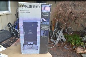 MASTERBUILT Electric Meat SMOKER Food Cooker  BBQ Grill 1800W 30 Inch NEW