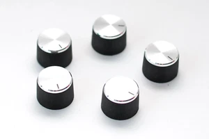 4x Radio Knopf, Höhe 15 mm / Ø20 mm, geriffelt, für 6 mm Achse, universell, NOS - Picture 1 of 5