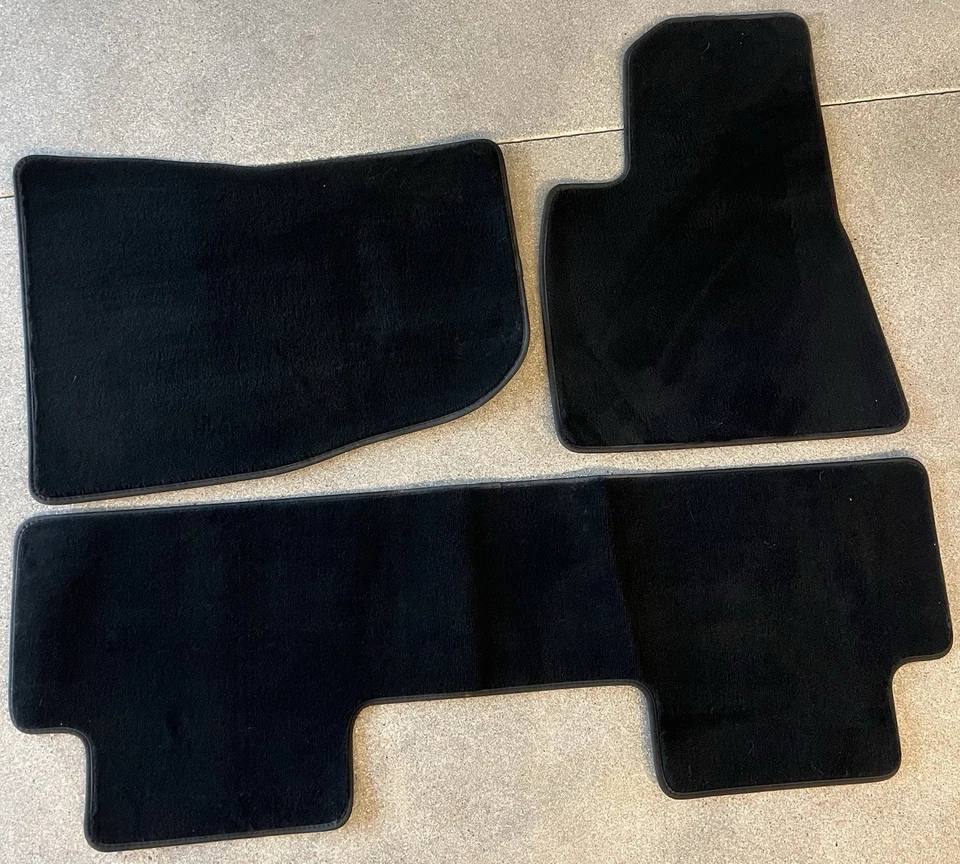 Tesla model x 2017 floor mats (3 Included) - Image 1 of 1