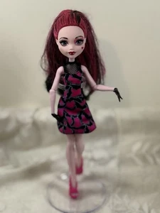 Welcome to Monster High Draculaura Photo Booth Ghouls Redressed - Picture 1 of 10